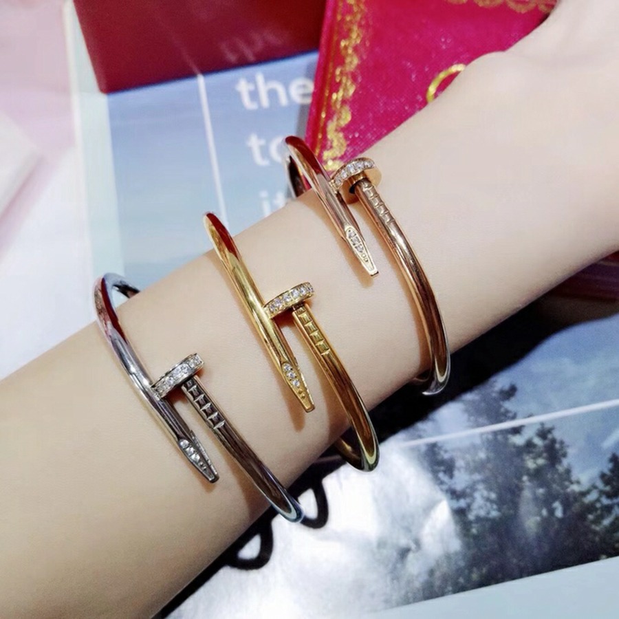 Vòng Tay Nữ, lắc Tay nữ Đinh Cartier Love
