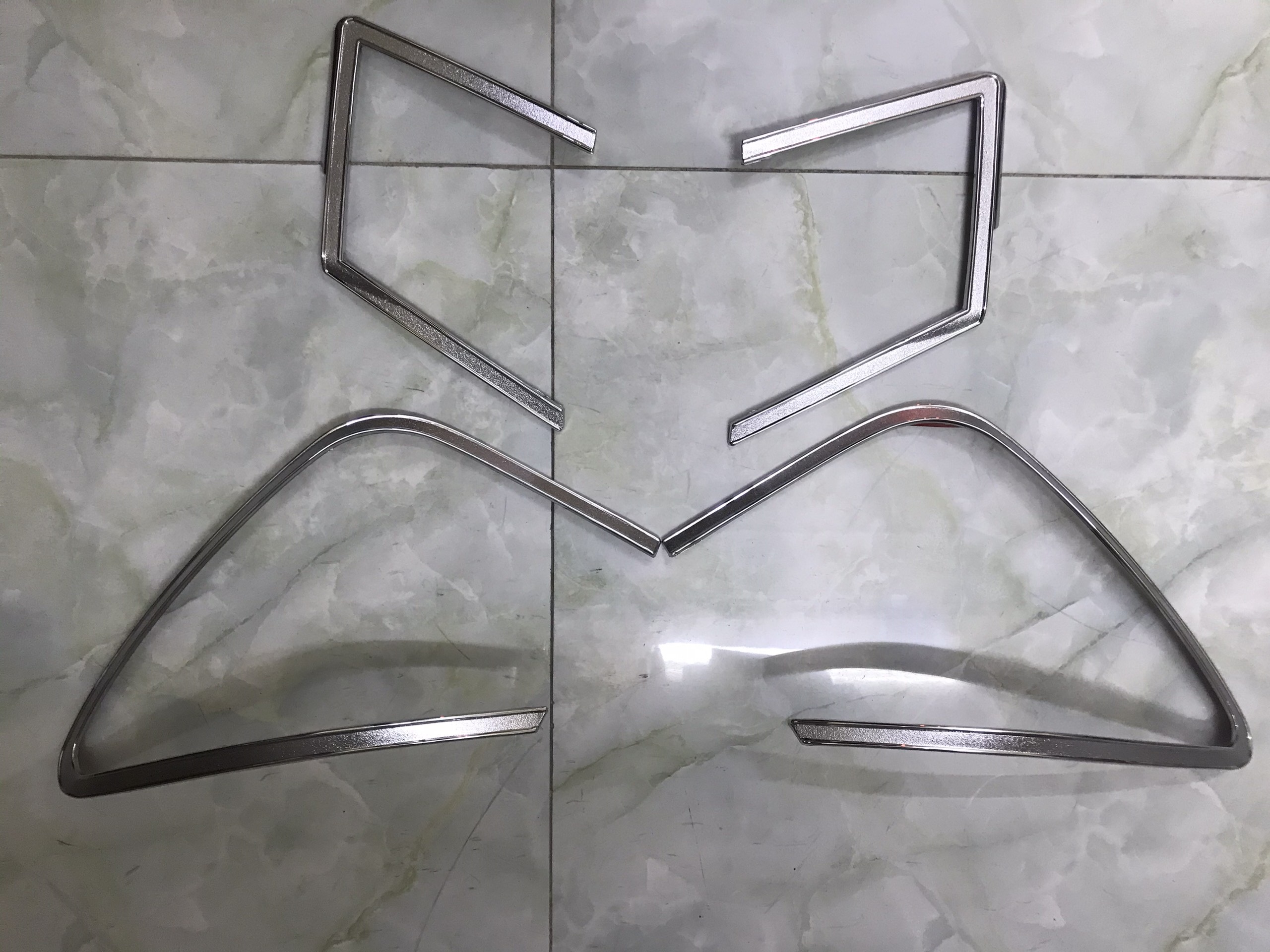 Bộ 2 Ốp trang trí viền đèn hậu mạ Crom xe Lacetti bản nhập và Chevrolet Cruze đời 2010 đến 2016