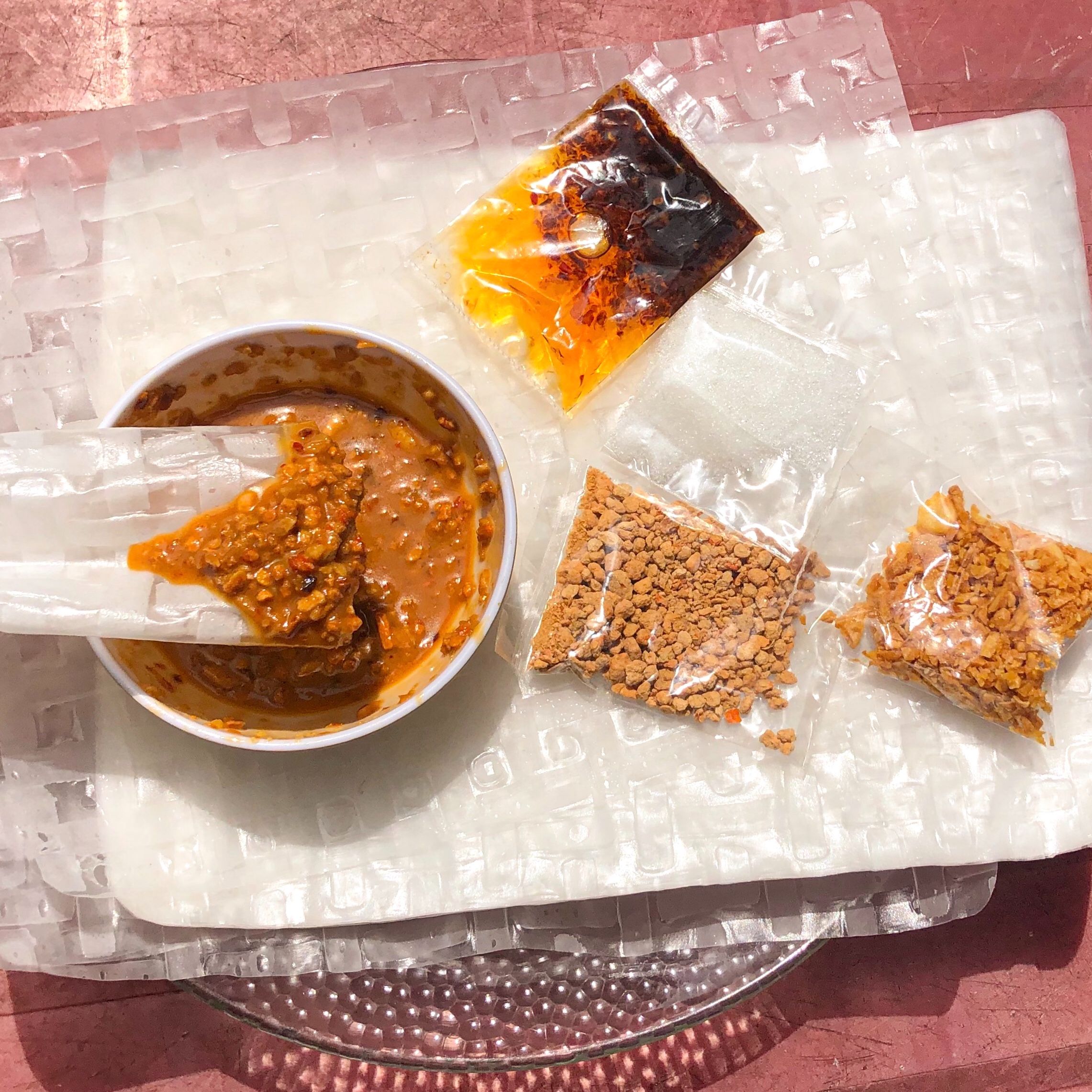 Bánh tráng chấm muối sa tế tắc. Bánh tráng Vân Nguyễn