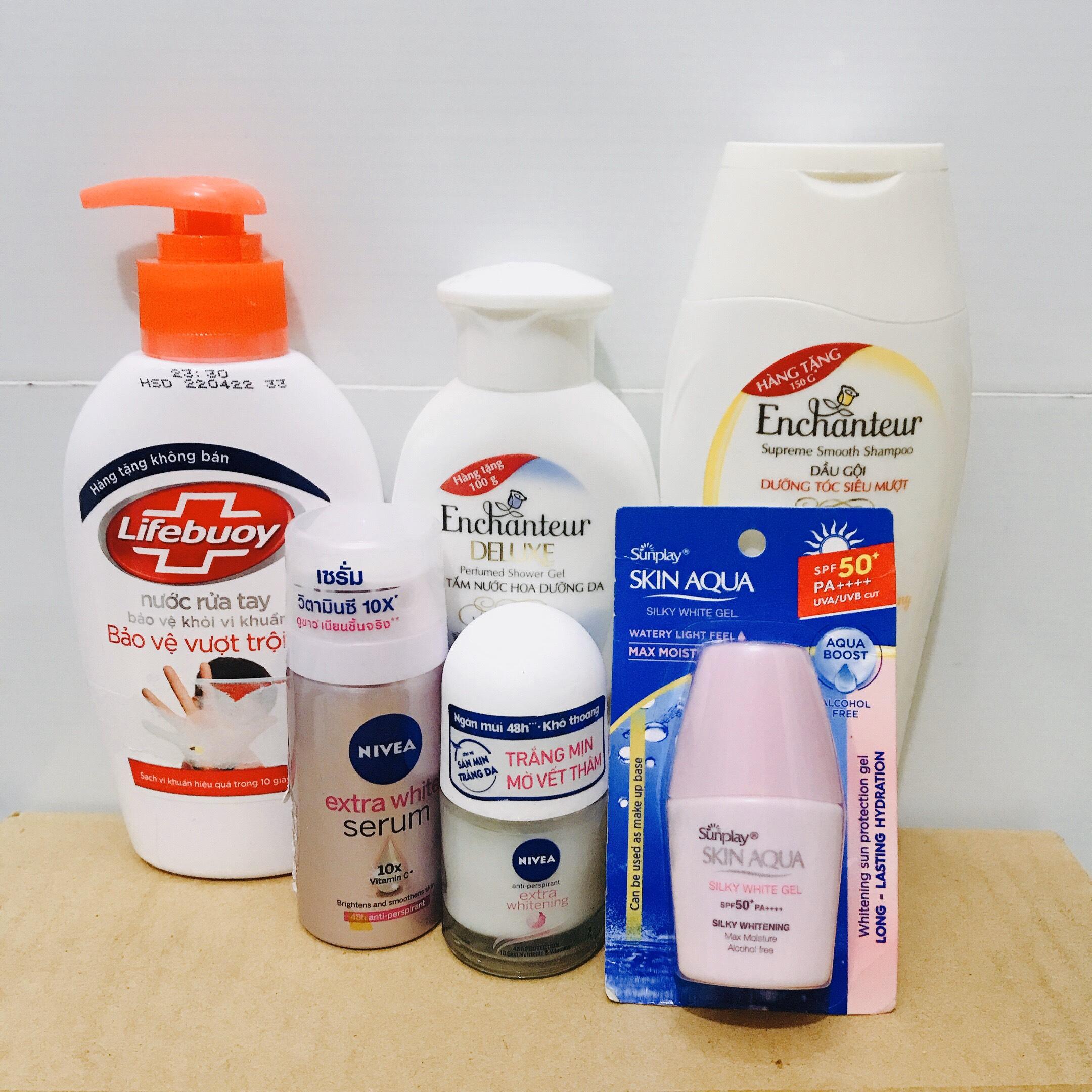 [HCM]Mua trọn bộ 6 món - tặng 10 gói sữa tắm dâu tằm 6g : 1chai dầu gội enchanteur 150g + 1chai sữa tắm enchanteur 100g + 1chai kem chống nắng 6g + 1chai lăn khử mùi nivea 12ml + 1chai xịt khử mùi nivea 35ml + 1chai nước rửa tay lifebouy 120ml