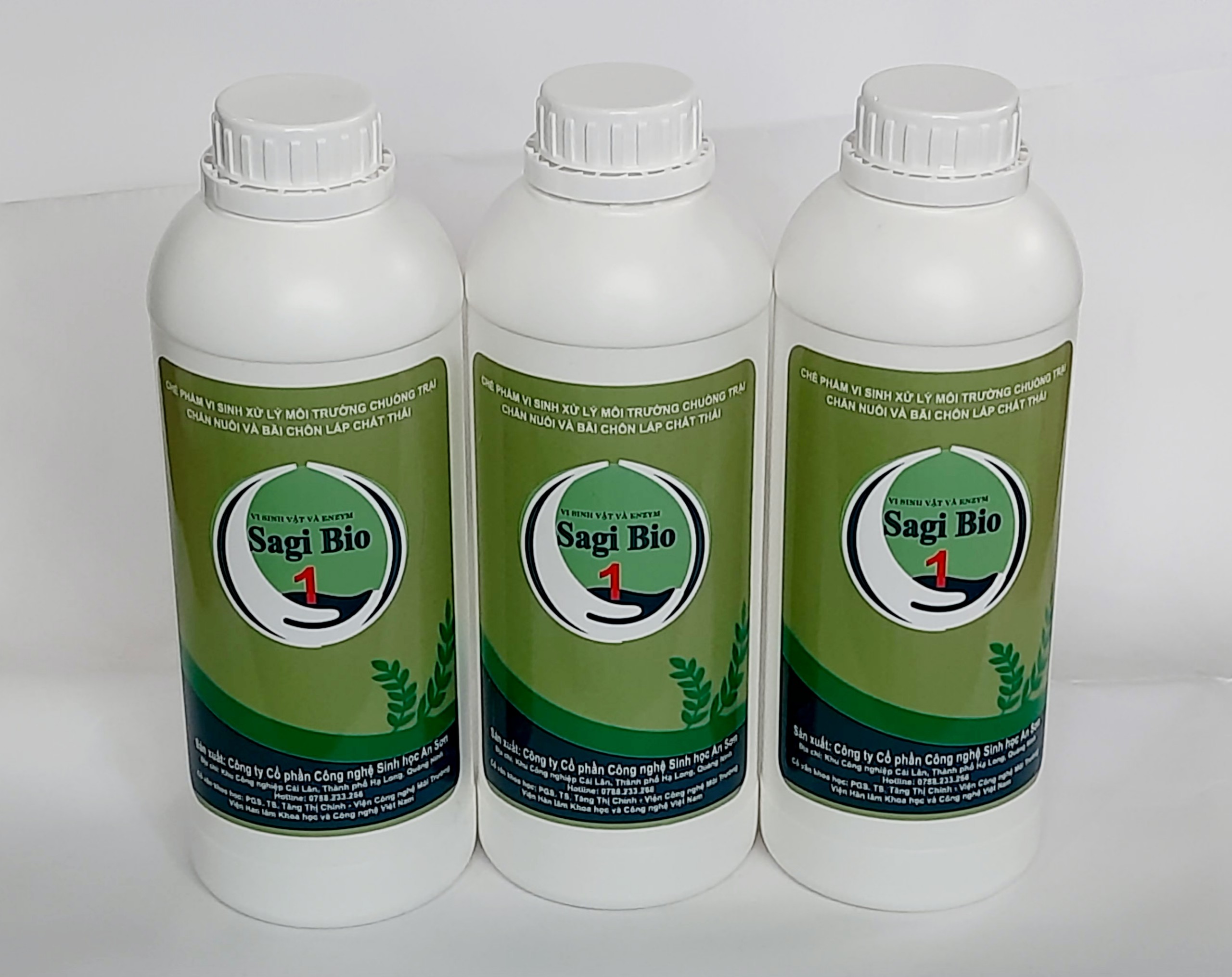 Chế phẩm sinh học xử lý mùi hôi chuồng trại SagiBio 1 - Combo 03 chai 1 lít.