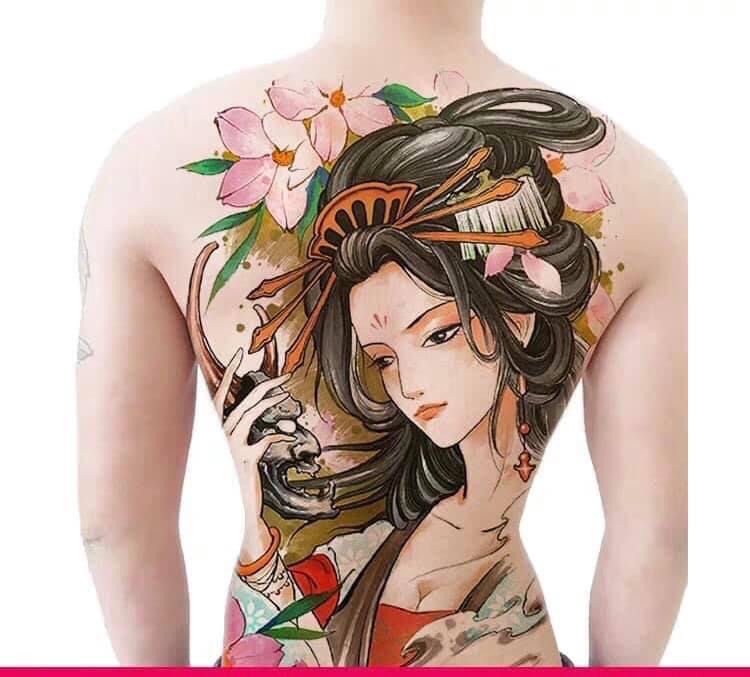 Hình xăm dán full kín lưng cô gái Nhật được chế tác với công nghệ xăm hình hiện đại và chất liệu cao cấp, đảm bảo an toàn và không gây tổn thương cho cơ thể. Với thiết kế rực rỡ và độc đáo, bạn sẽ tự tin hơn khi diện những bộ trang phục đầy cá tính.
