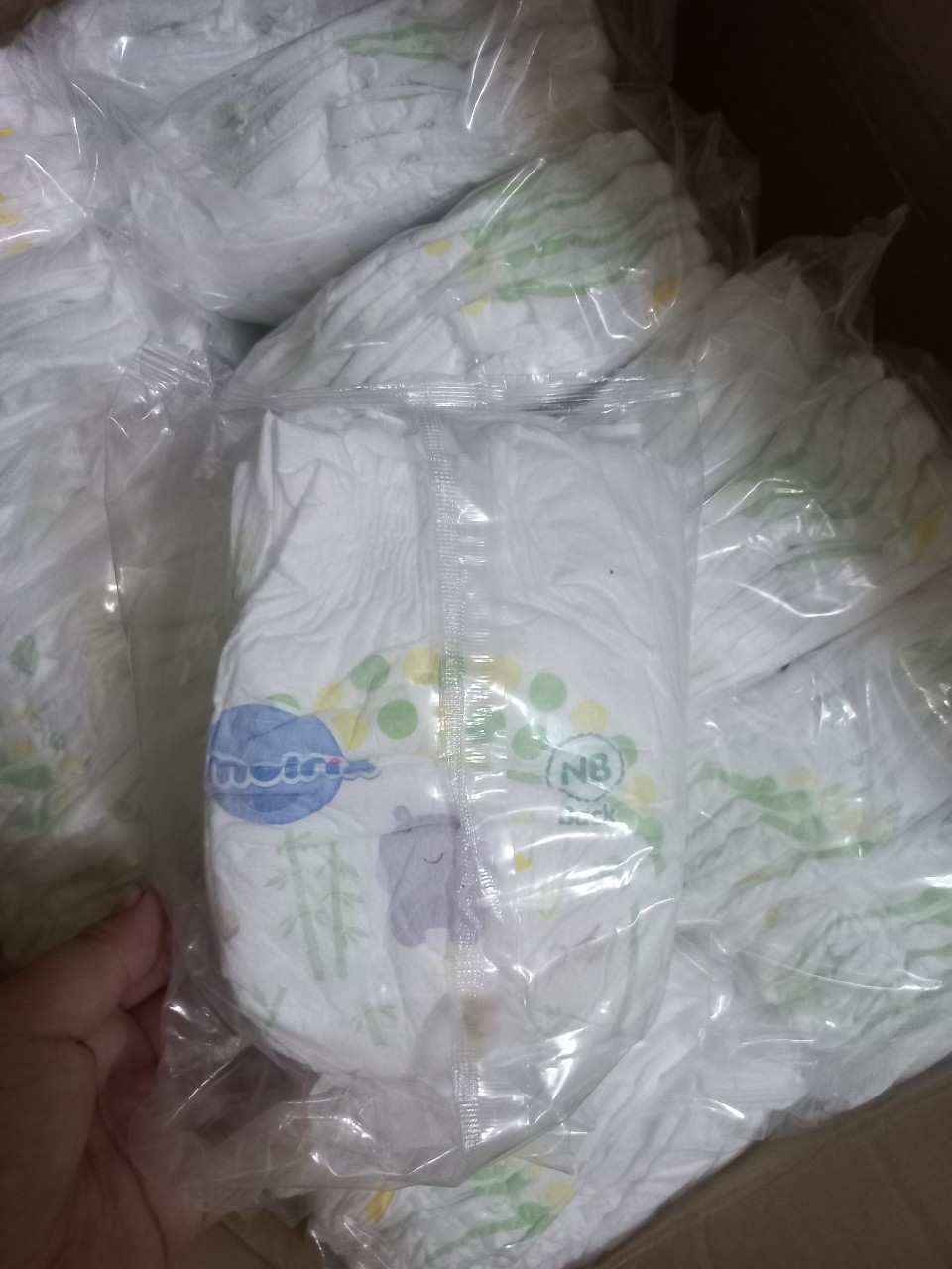 100 tã/bỉm dán thiên nhiên Molfix size XS (3-5kg) - hàng gói khuyến mãi