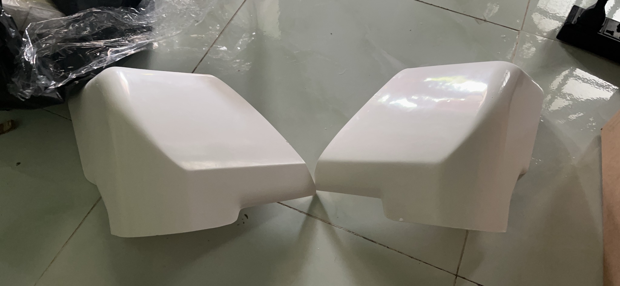 Ốp goc thùng kín isuzu huyndai thaco, ốp góc thùng xe composite
