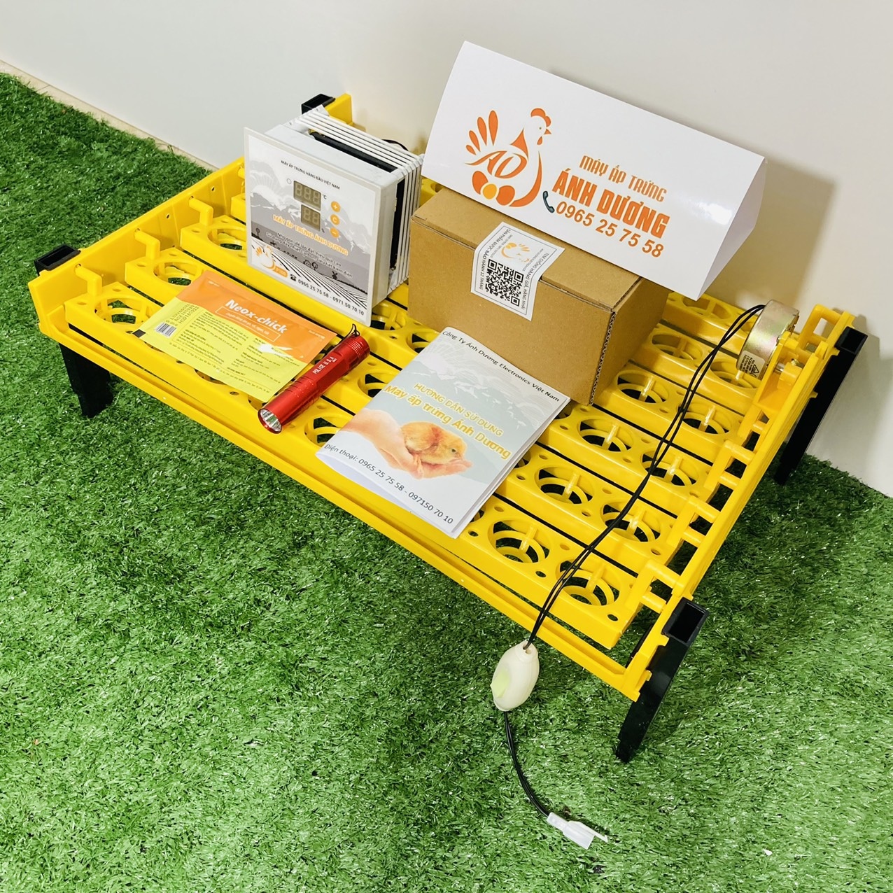 Combo 3 Món: Máy ấp trứng gà Ánh Dương P100 + Khay Đảo Trứng nhựa + Đèn Pin soi trứng ( Tặng gói úm cao cấp )