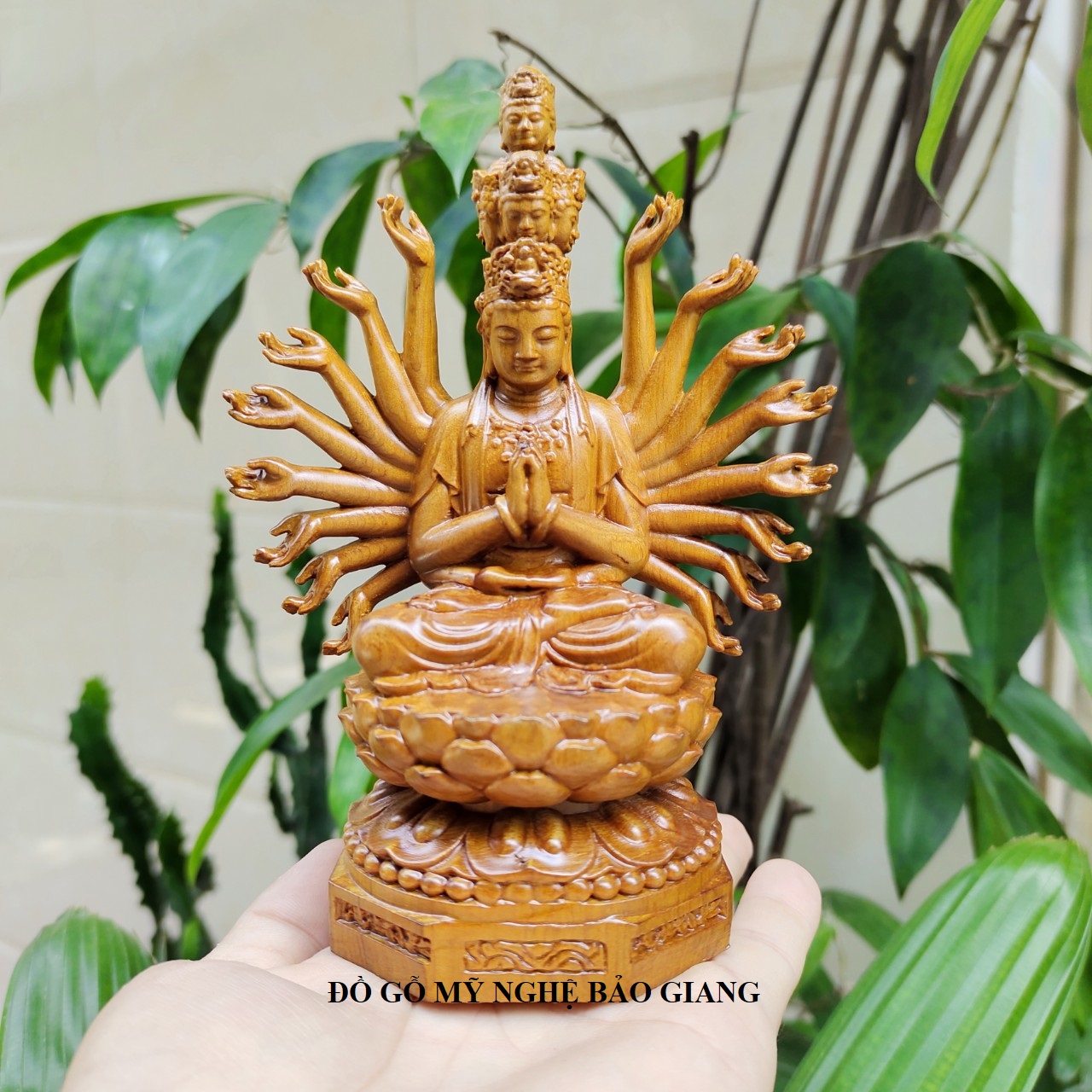 Tượng phật thiên thủ thiên nhãn gỗ bách xanh