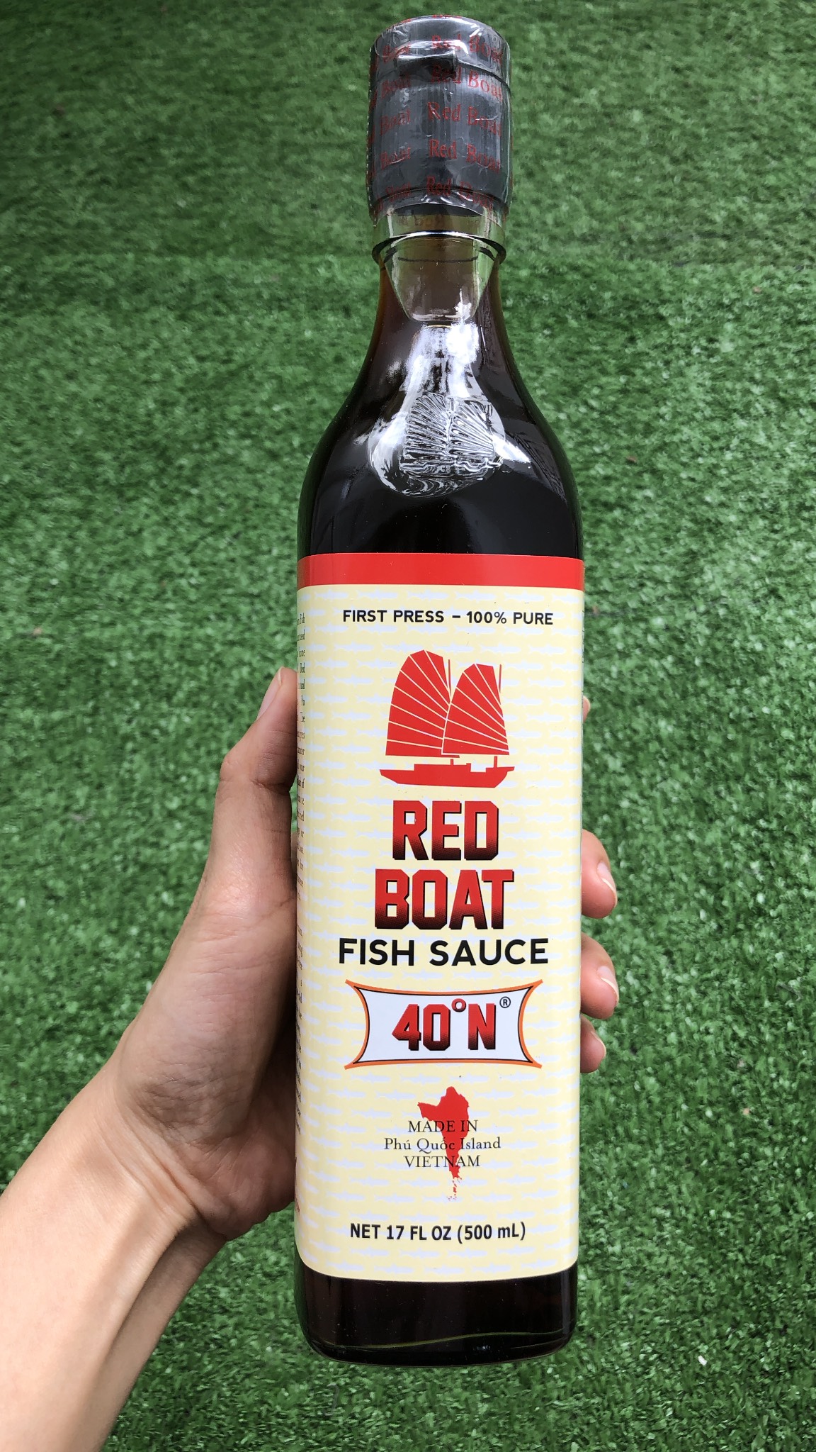 Hộp nước mắm nhĩ nguyên chất truyền thống Phú quốc Red Boat 40N chai 500ml