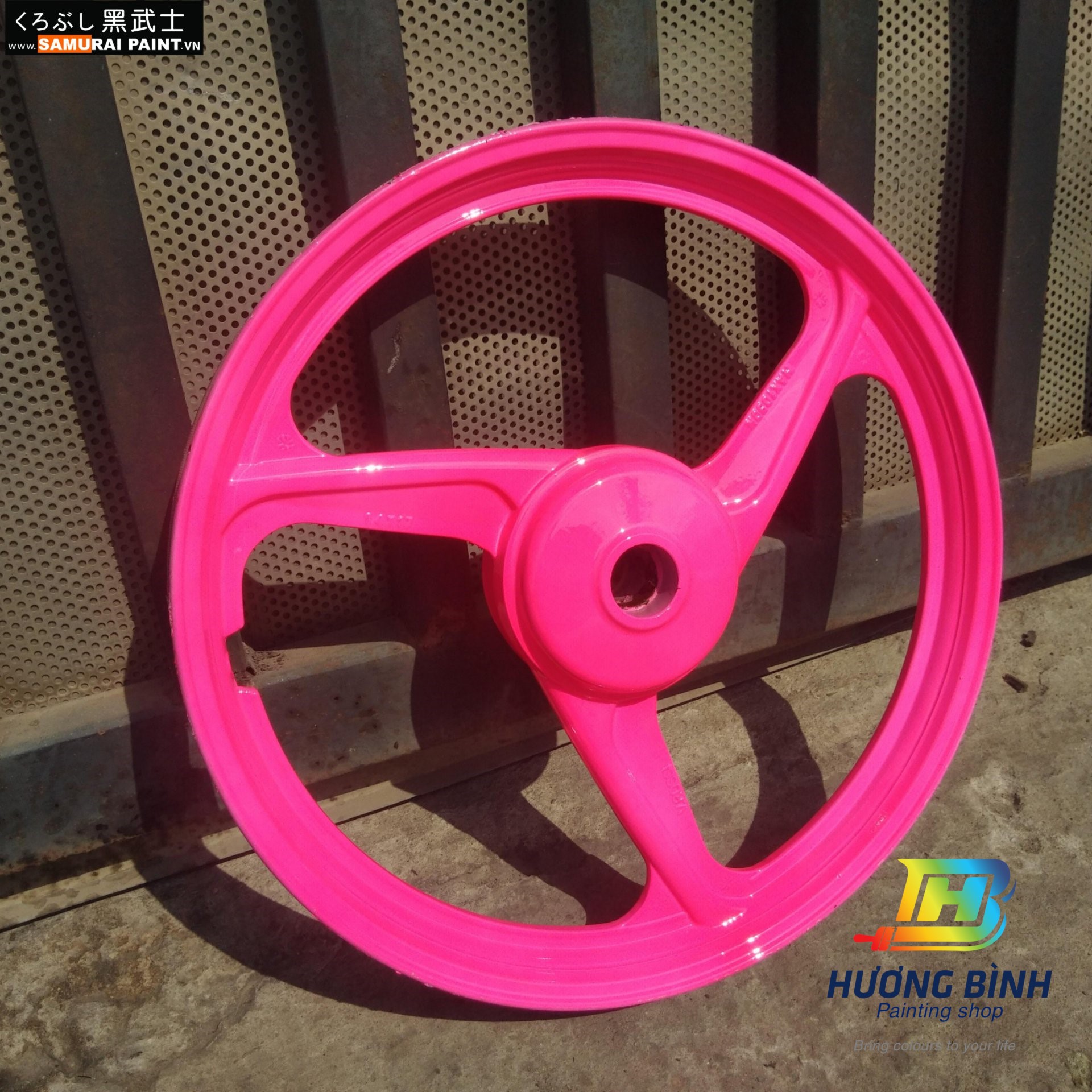 Sơn xịt màu hồng huỳnh quang - 53 với bóng k1k