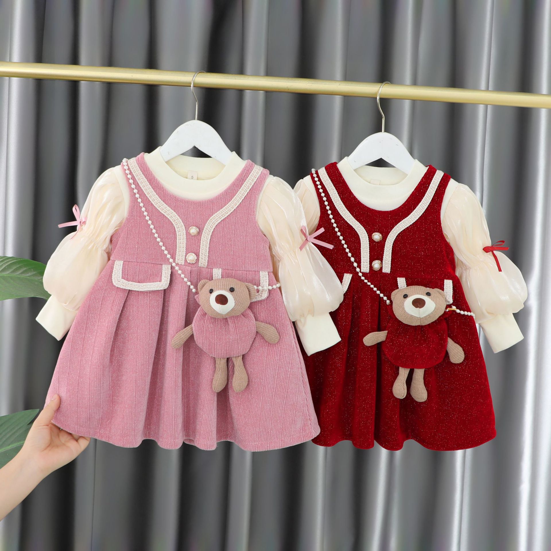 Set váy cho bé gái GẤU XINH, Váy thu đông cho bé gái diện tết diện Noel dễ thương từ 7 - 20kg