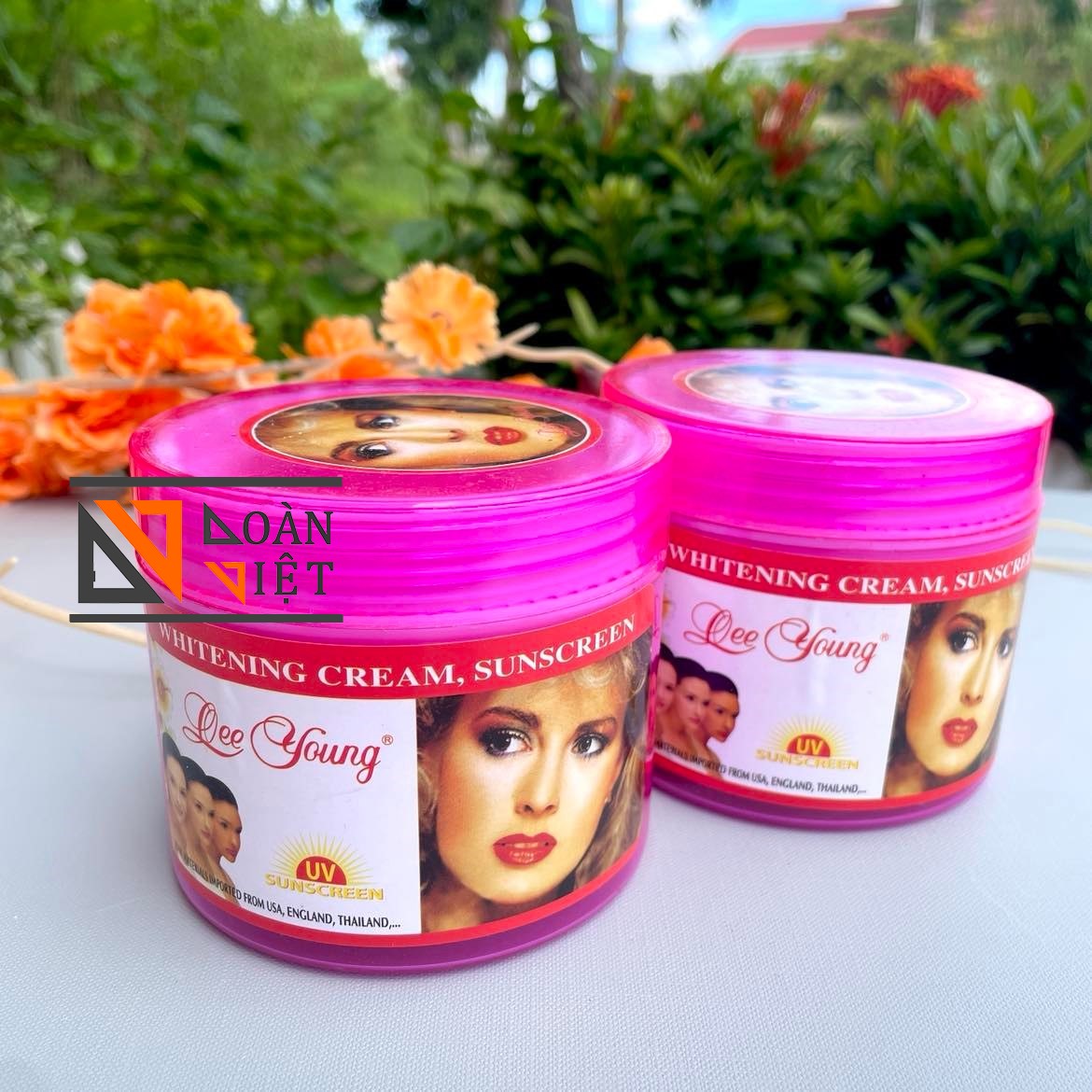 Kem face cô gái tóc xù lee young 250g - kem trộn dưỡng trắng da, chống nắng , giữ ẩm , ngăn ngừa lão hoá. hiệu quả 5 ngày sử dụng . hàng chuẩn công ty