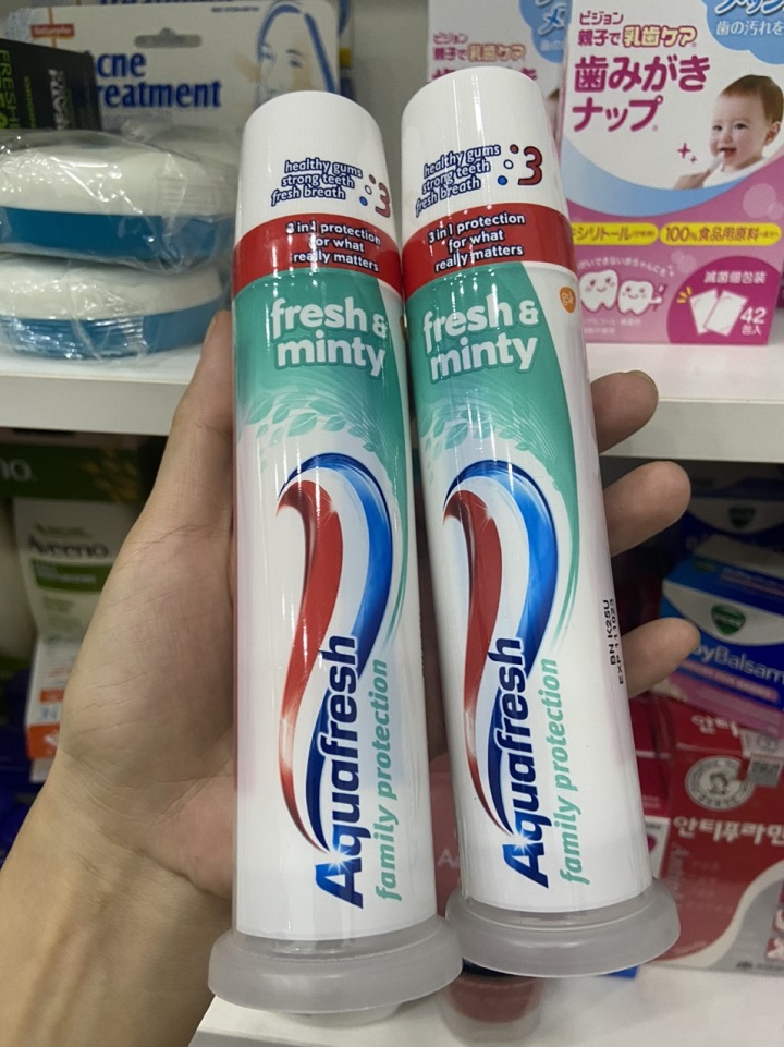 Kem đánh răng Aquafresh Whitening dạng ống 100ml USA