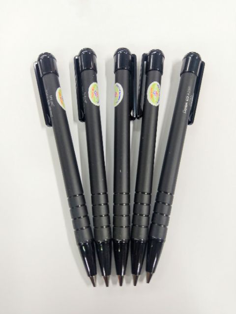 Bút chì kim bấm Pentel Nhật Bản 0.5mm A255A, sở hữu kiểu dáng tròn, với thiết kế tinh tế, chất lượng vượt trội
