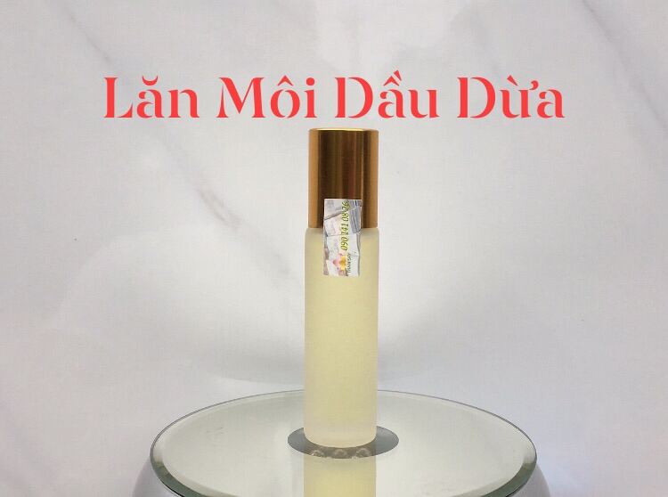 Lăn môi dầu dừa.