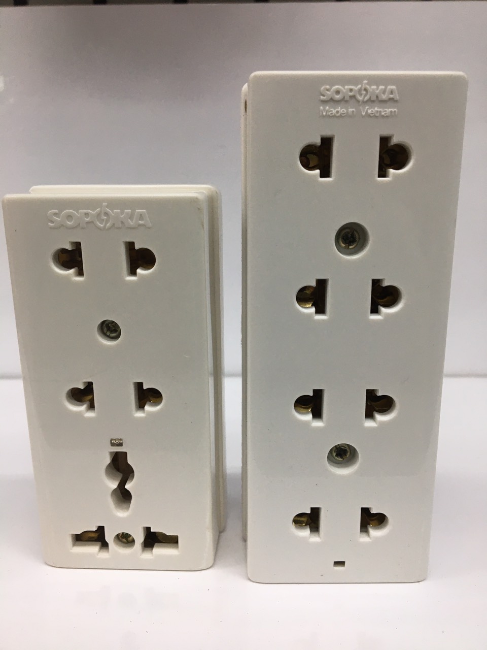 Ổ cắm 3 lỗ, 4 lỗ Sopoka chịu nhiệt, chống cháy