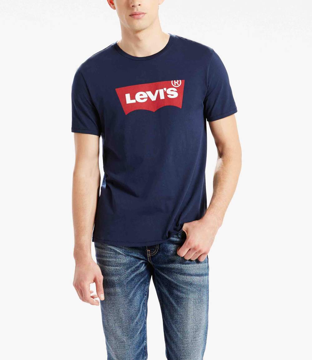 Áo thun với họa tiết in ấn trên logo mang tính biểu tượng của Levi's đã làm  nổi bật lên chiếc áo thun mang gam màu trắng thông thường. Thử… | Instagram