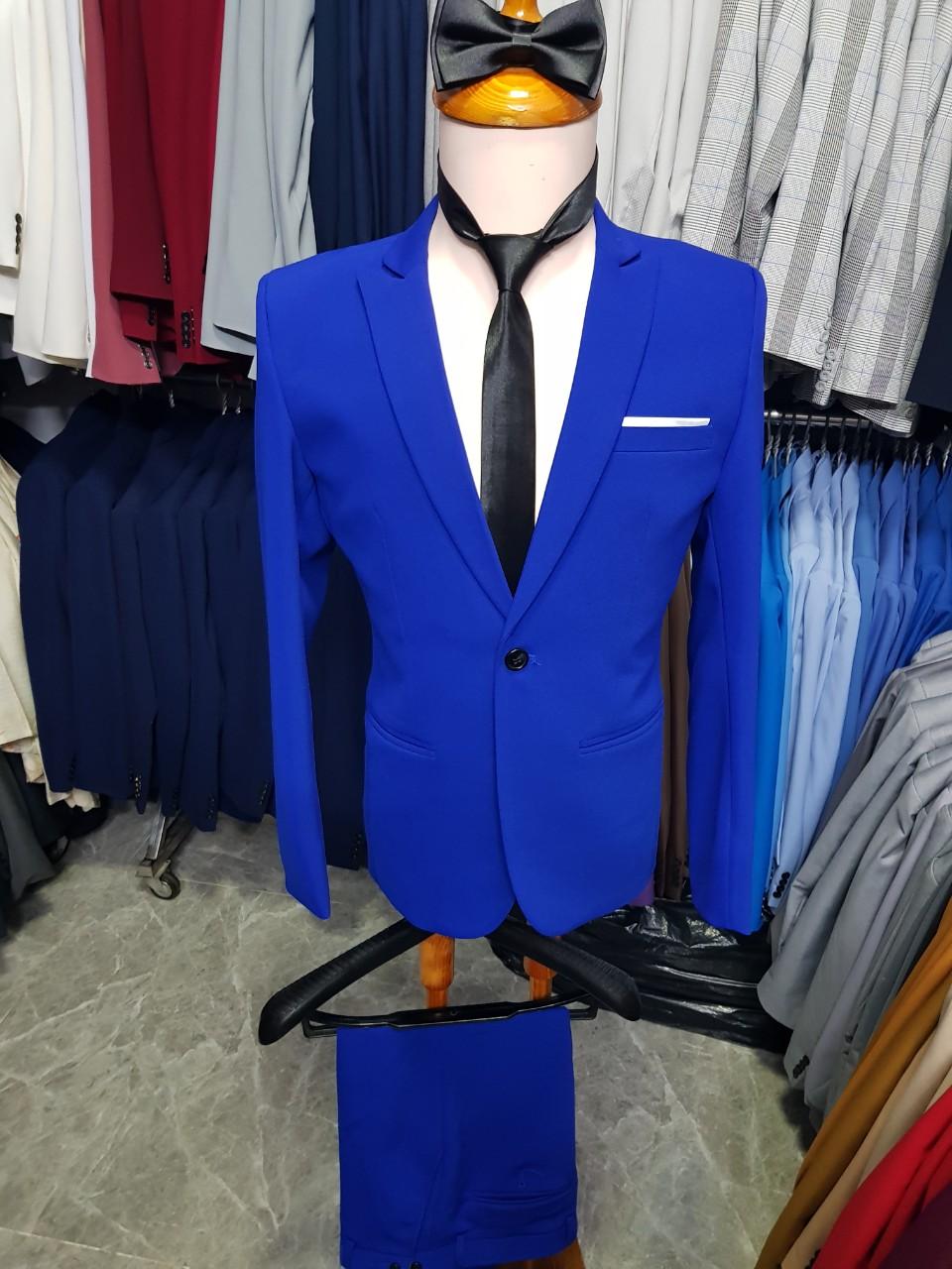 Bộ vest nam ôm body màu xanh coban chất vải dày mịn co giãn tặng cà vạt nơ