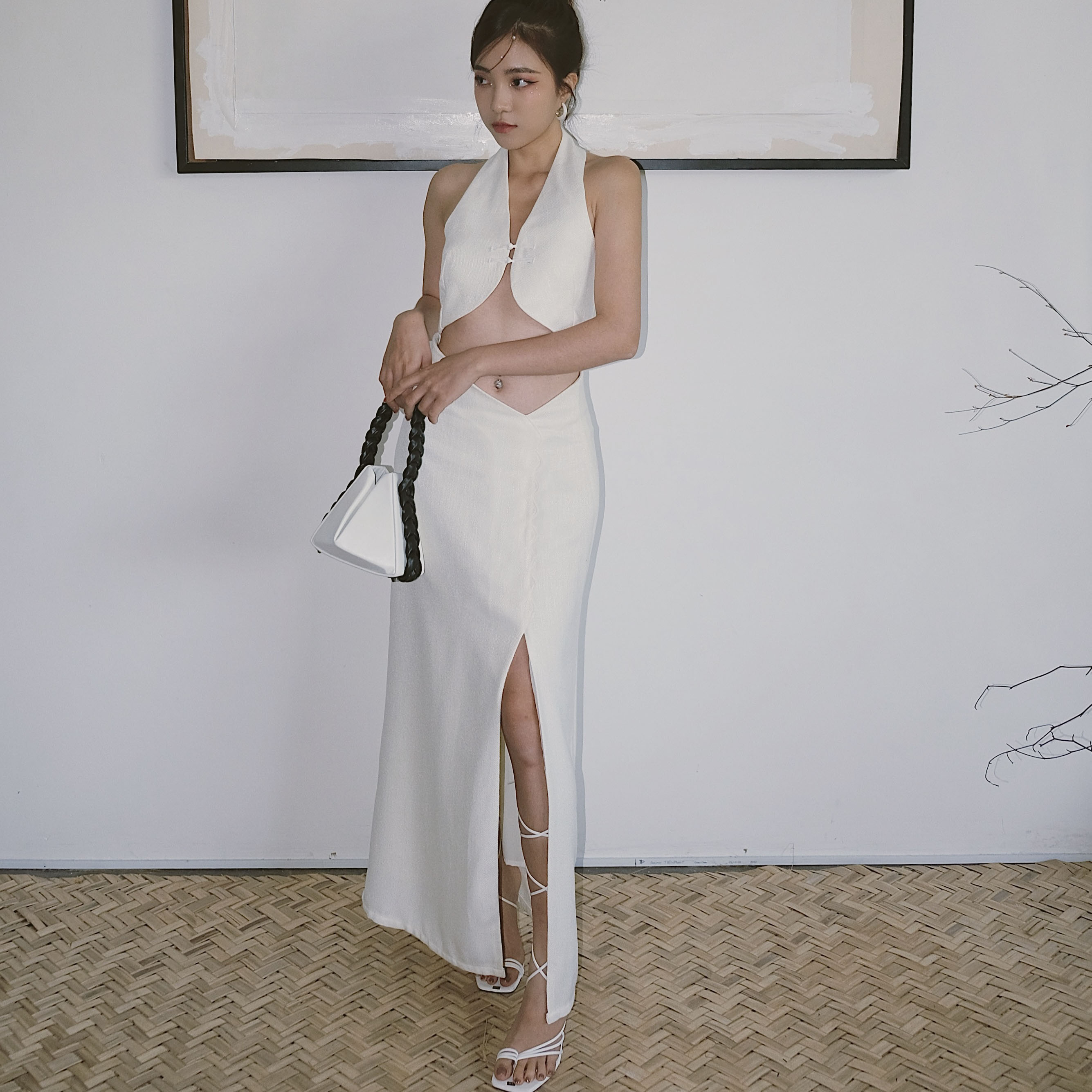 Into.eight | set áo chân váy dài xẻ tà cách điệu into.eight thiết kế