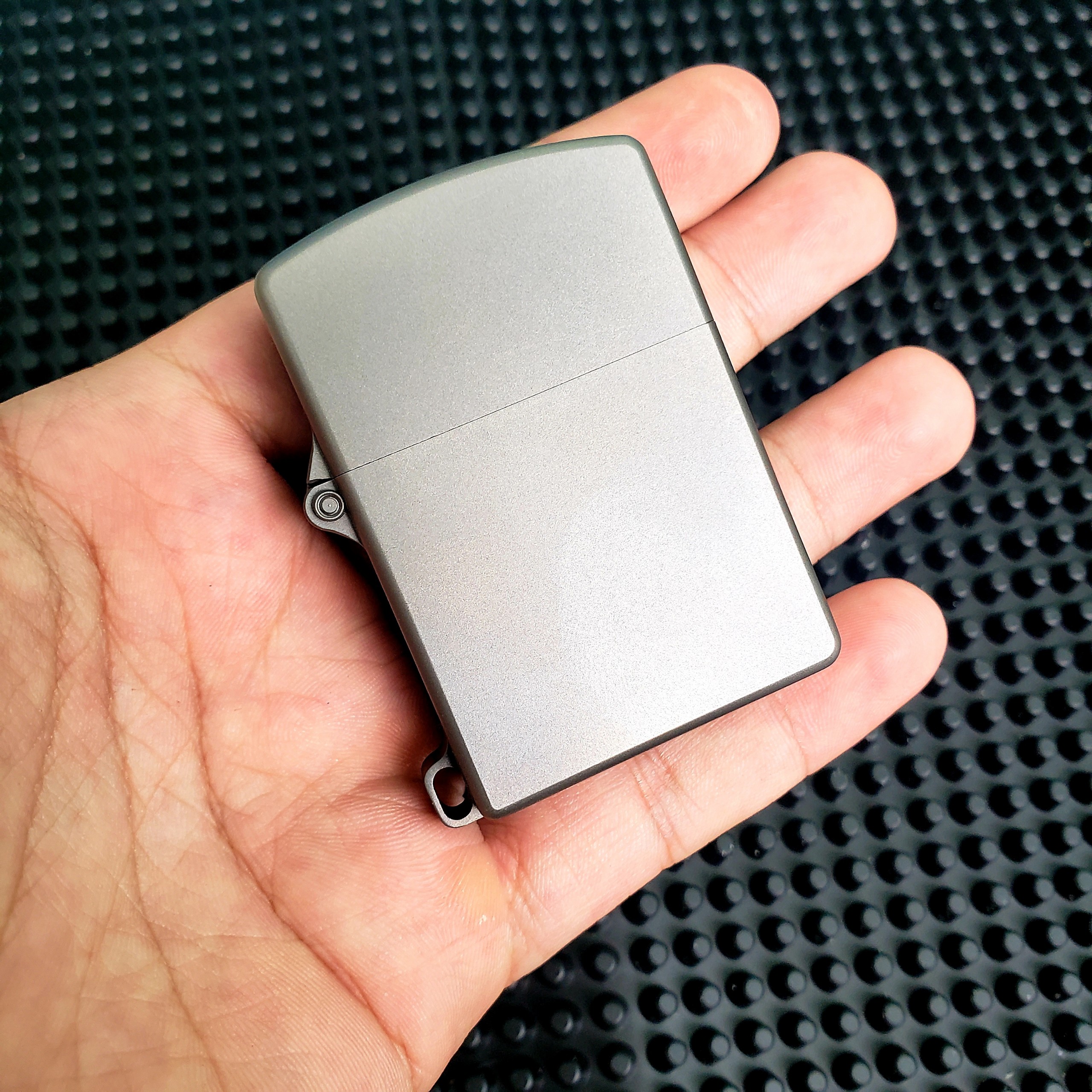 Vỏ quẹt Titanium Tacray - bản lề lồi và có lỗ