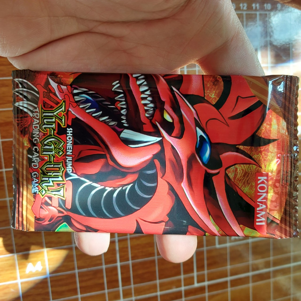 Một gói thẻ bài Slifer the Sky Dragon Pack phiên bản tiếng Anh 1 gói 7 lá