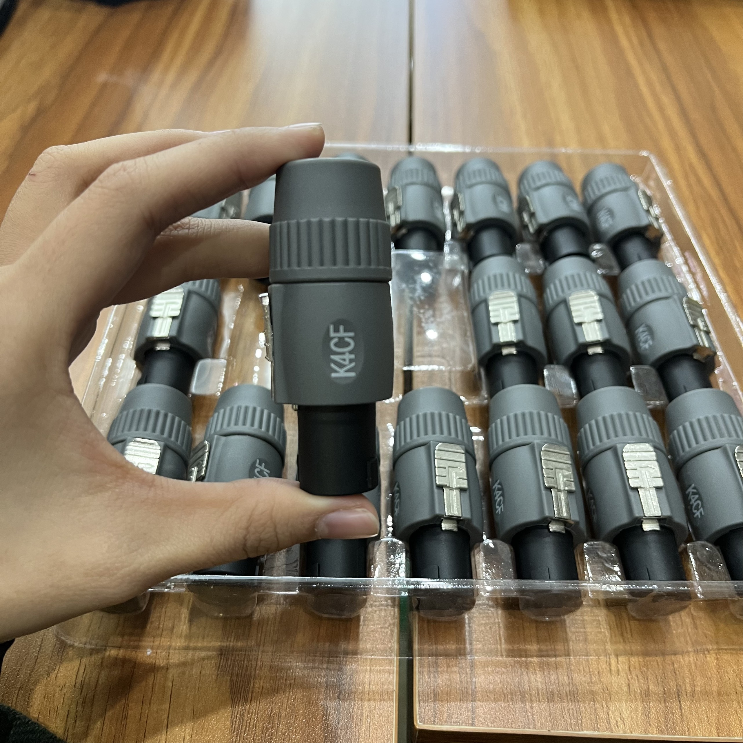 Rắc jack loa neutrik k4cf ghi