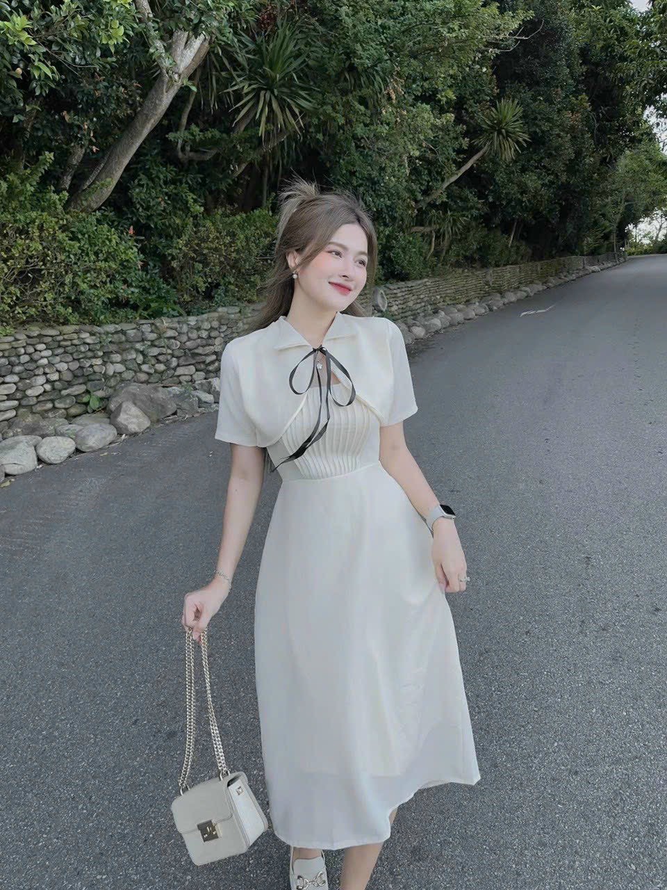 Sét đồ nữ váy hai dây dáng dài, kèm áo khoác sang chảnh, thích hợp khi đi chơi, đi tiệc