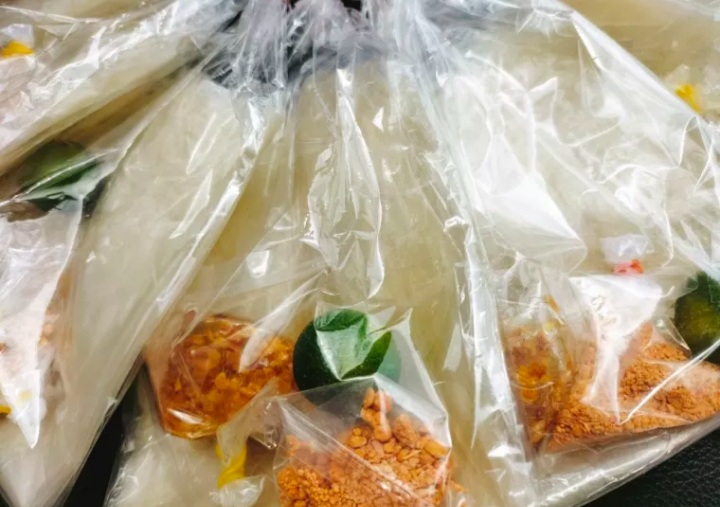 bánh tráng rìa phơi sương muối nhuyễn tỏi hành phi + sate + tắc