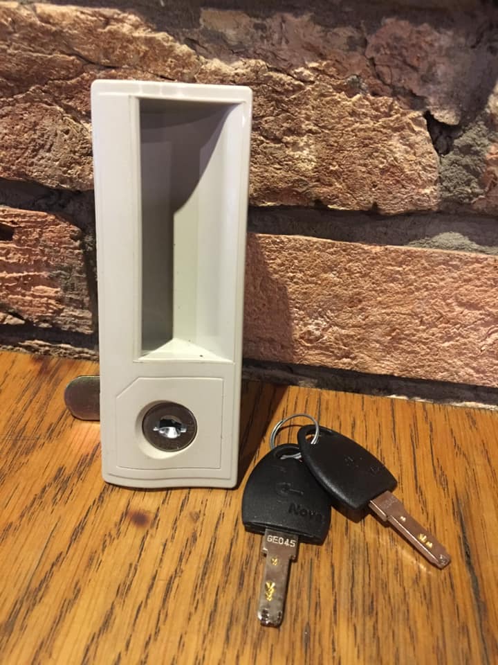 [HCM]Khóa tủ có tay nắm âm 3261-98