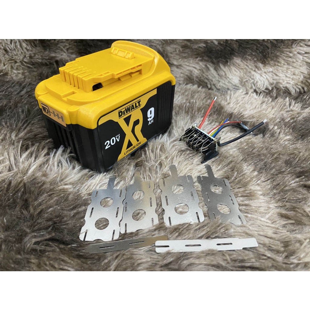 Vỏ mạch pin dewalt 18v 9ah li-ion, 3 hàng cell, có led báo, nhận sạc zin. bn.