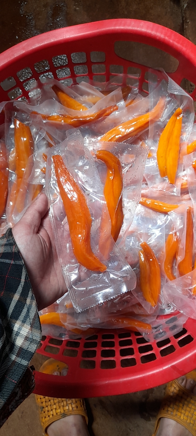 khoai lang mật sấy dẻo dạng hút chân không từng củ. bán theo 100g