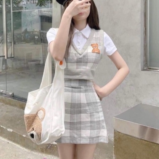Sét váy gấu 3 món gồm chân váy + áo polo + gile siêu hót