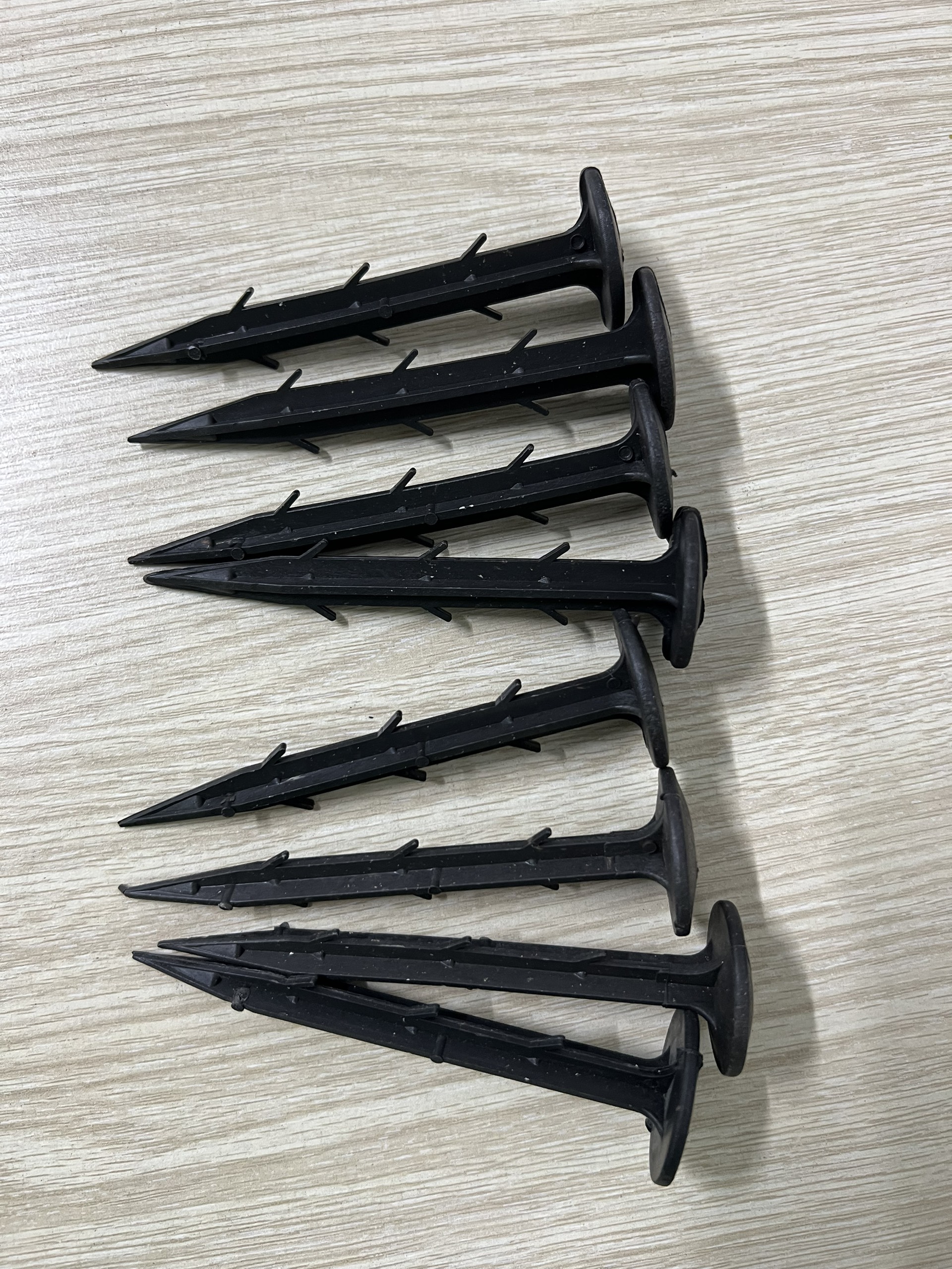 Đinh Ghim Lưới Vải Chống Cỏ, Bạt, Màng Phủ Nông Nghiệp