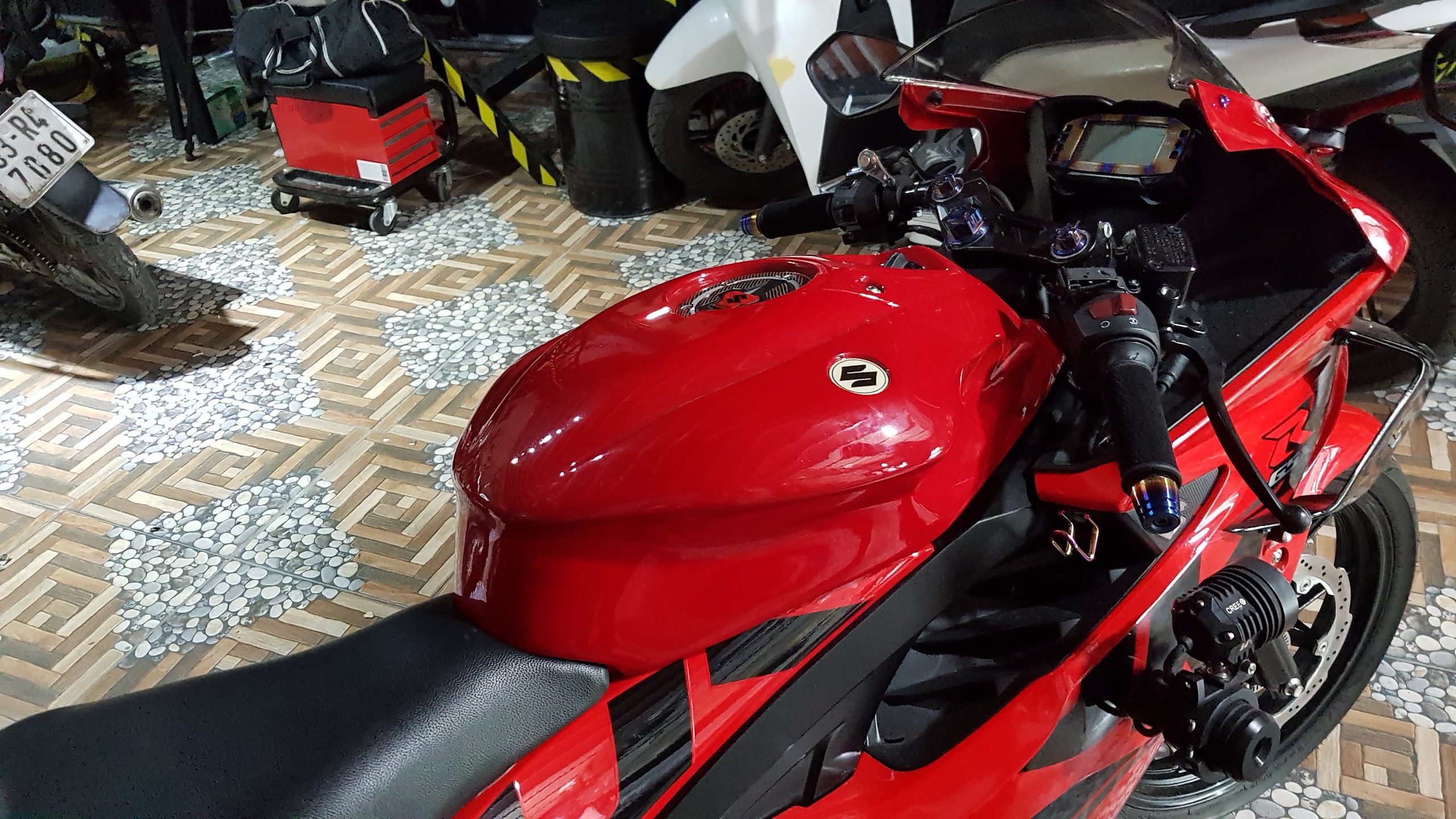 ốp bình su gsx r150 kiểu ducati