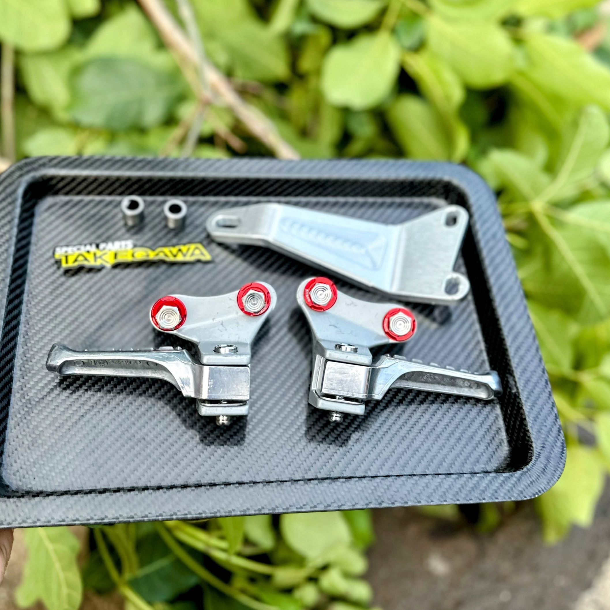 Gác chân sau Malay Winner Sonic Trọn Bộ ốc salaya + ld Kitaco đỏ lắp đặt như zin