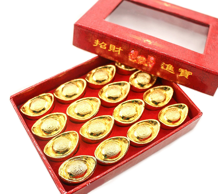 1 hộp gồm 16 Thỏi Vàng Thần Tài (1 viên cỡ 2.5cm) - biểu tượng của sự khởi đầu, Sung Túc, Thịnh Vượng dùng để dâng bàn Thần Tài, Lễ Tạ Cô, Lễ Tạ Cậu, Cầu Lộc May Mắn, Dâng Phủ, Đền....