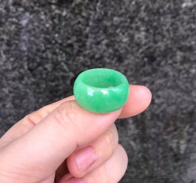 [HCM]NHẪN TRƠN NGỌC CẨM THẠCH XANH LÁ  BẢN LỚN