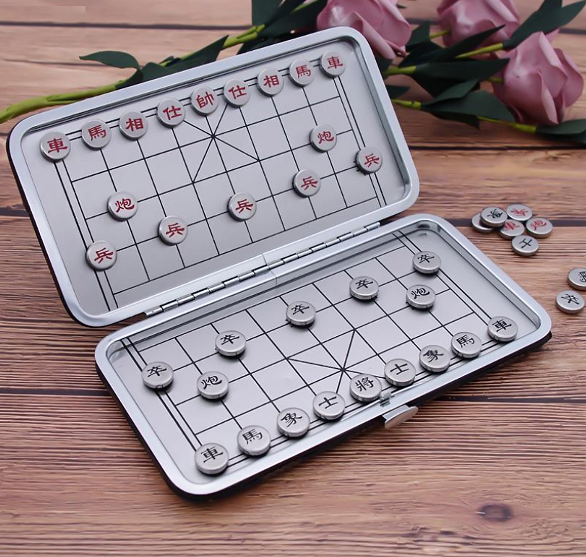 Bộ trò chơi cờ tướng kèm bàn nam châm 2 mặt thiết kế nhỏ gọn tiện lợi - chất liệu inox không gỉ quân cờ được in sắc nét