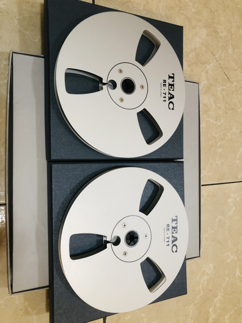 2 chiếc Xương nhôm băng 7 TEAC mầu trắng