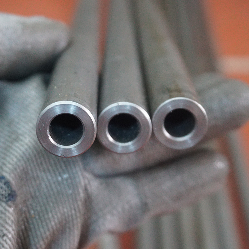Thanh thép thủy lực f16 lỗ 9.05mm siêu đẹp lỗ sáng bóng