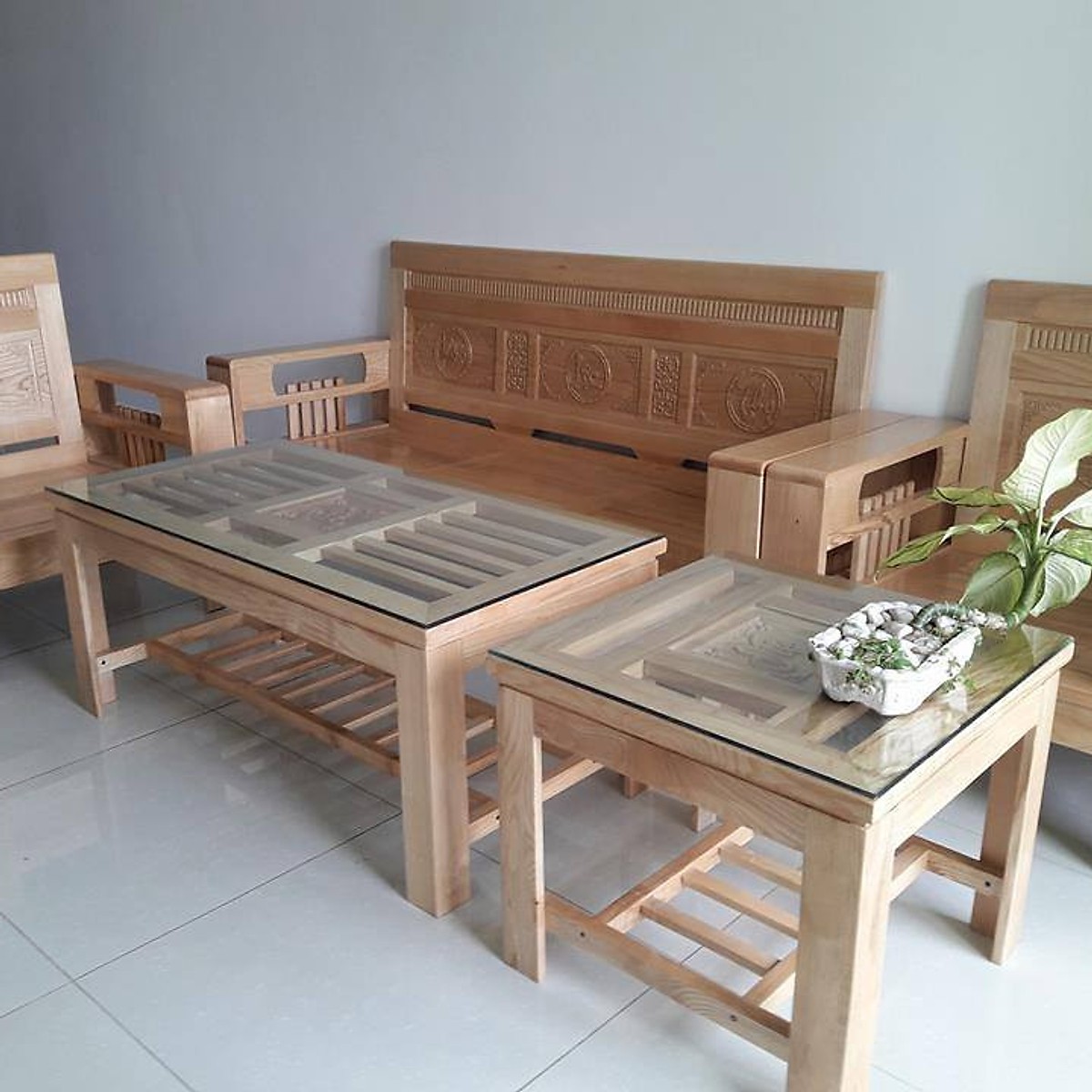 Bạn đang tìm kiếm bộ bàn ghế gỗ phòng khách giá rẻ? Cộng đồng C Việt sẽ giúp bạn với mức giá chỉ 3 triệu đồng. Tất cả được làm từ những chất liệu tốt nhất và đảm bảo sự bền vững và an toàn. Cùng với sự đảm bảo chất lượng cao, bạn sẽ không cần phải lo lắng về chi phí.