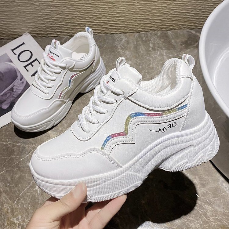 Bata sneaker nâng đế trắng