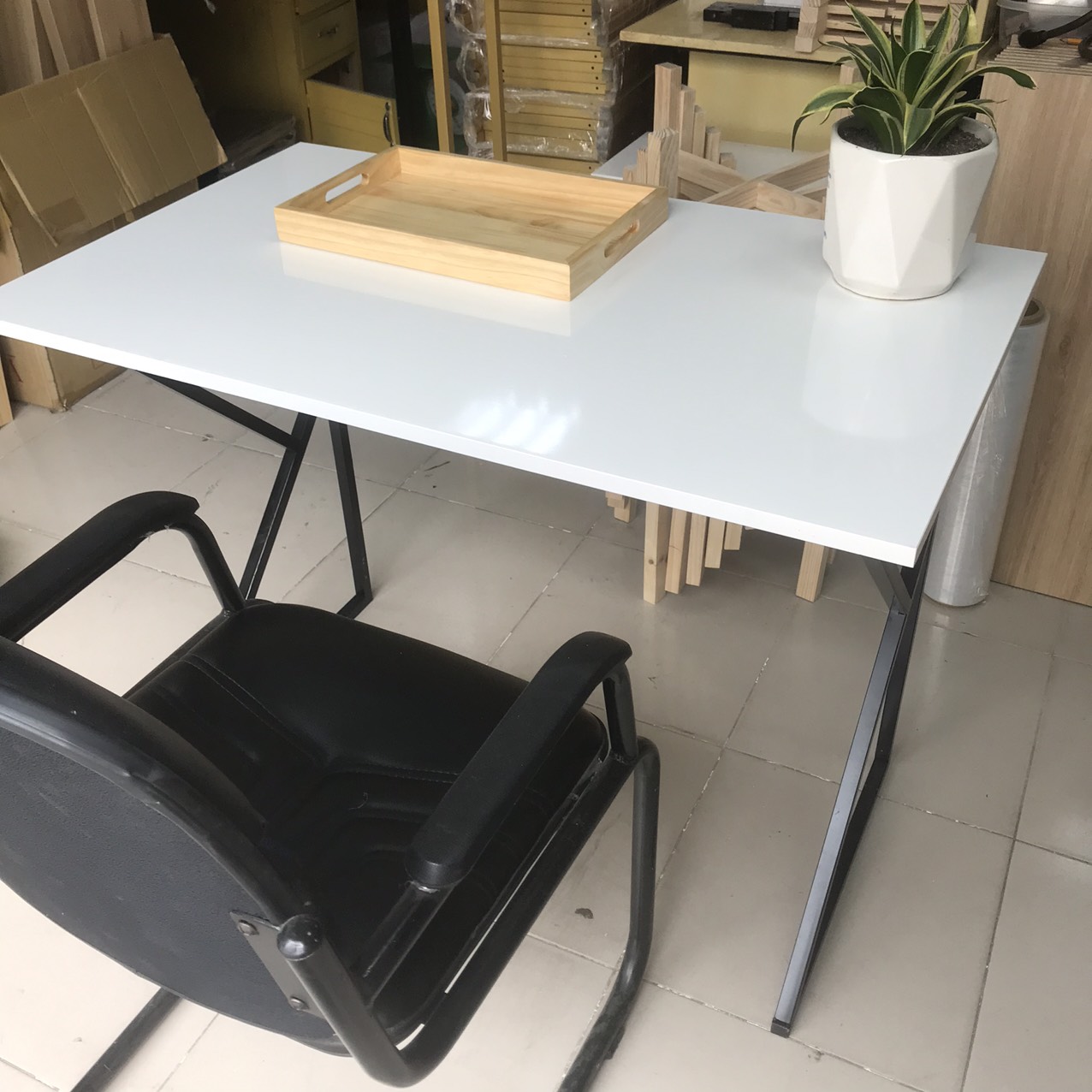 Bàn làm viêc , bàn cao 100x60x75cm có 2 màu lựa chọn,trắng hoặc vân gỗ.