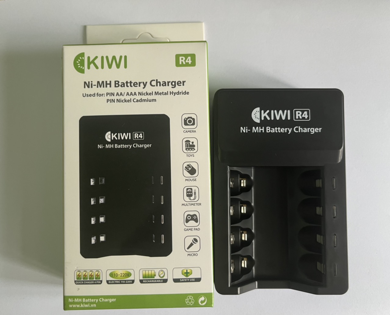 Bộ sạc pin đa năng KIWI R4 (sạc pin AA, AAA) - Hàng chính hãng