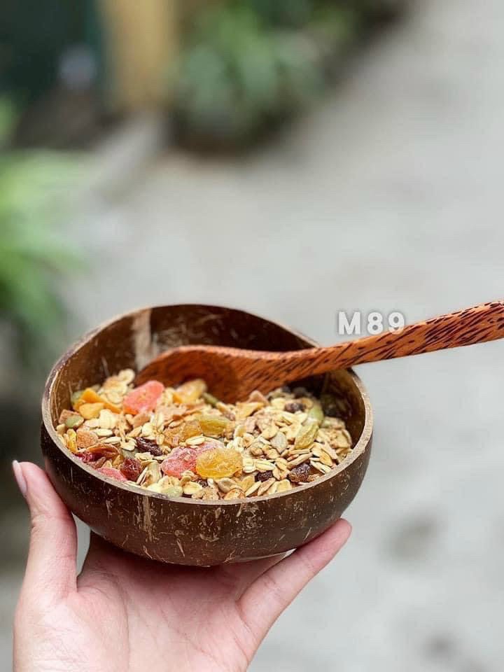 Bát gáo dừa kèm thìa ăn granola