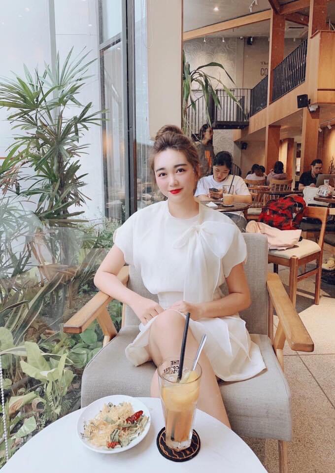 Váy thiết kế cổ nơ siêu sang chảnh