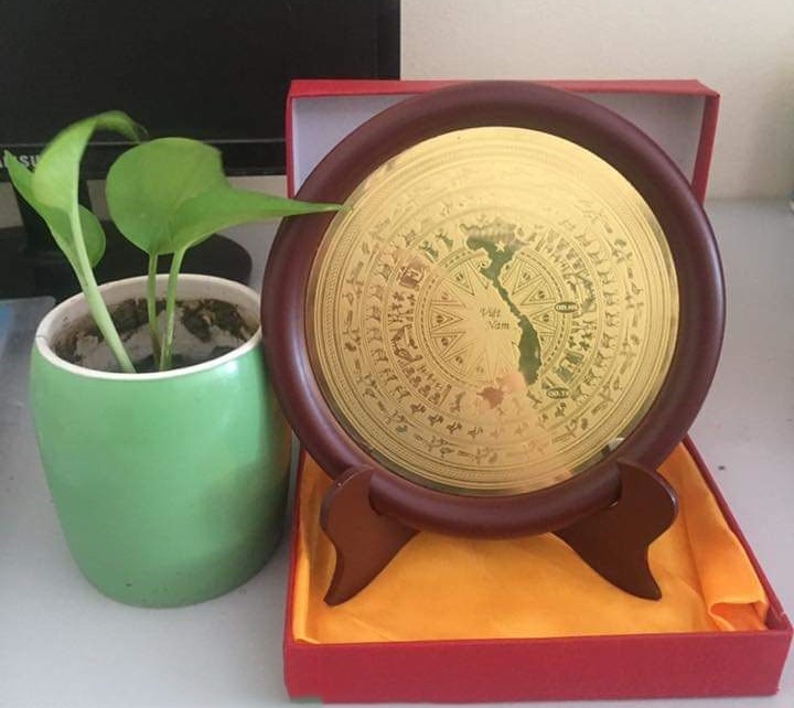 Đĩa để bàn- Mặt trống đồng
