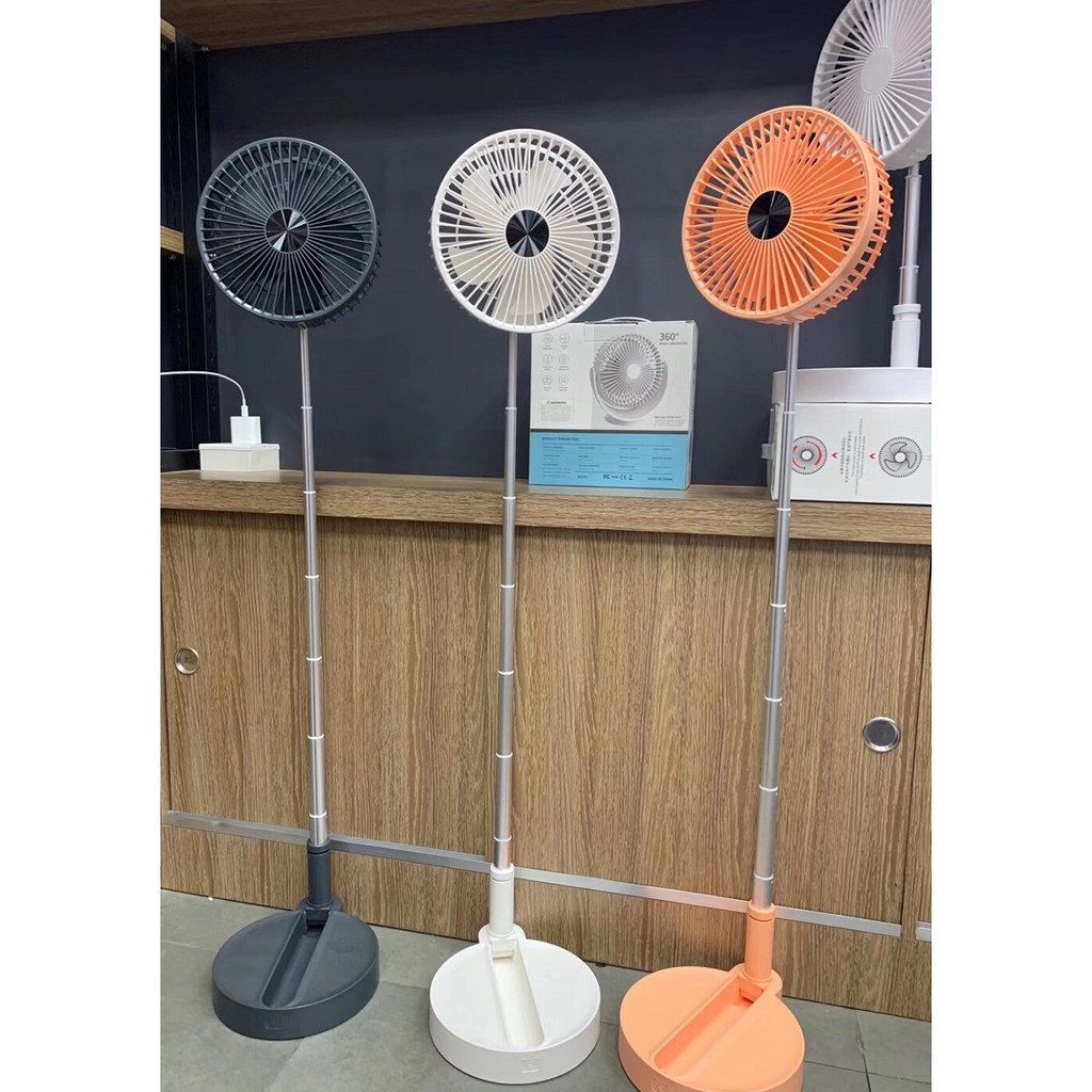 Quạt P10 mini để bàn tích điện gấp gọn Quạt Trấn Thành sử dụng