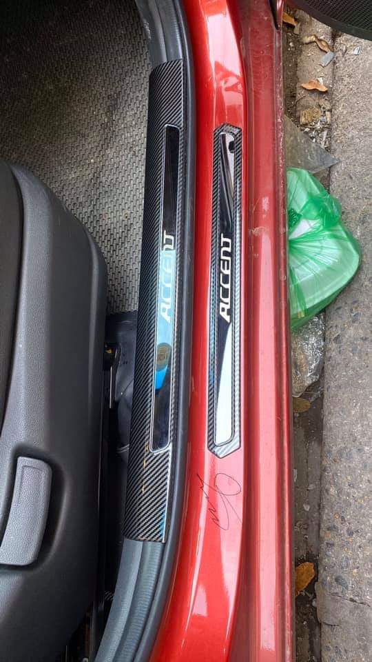 Nẹp cửa xe accent, ốp bậc cửa xe accent 2018 2019 2020 2021 2022 2023 mẫu carbon
