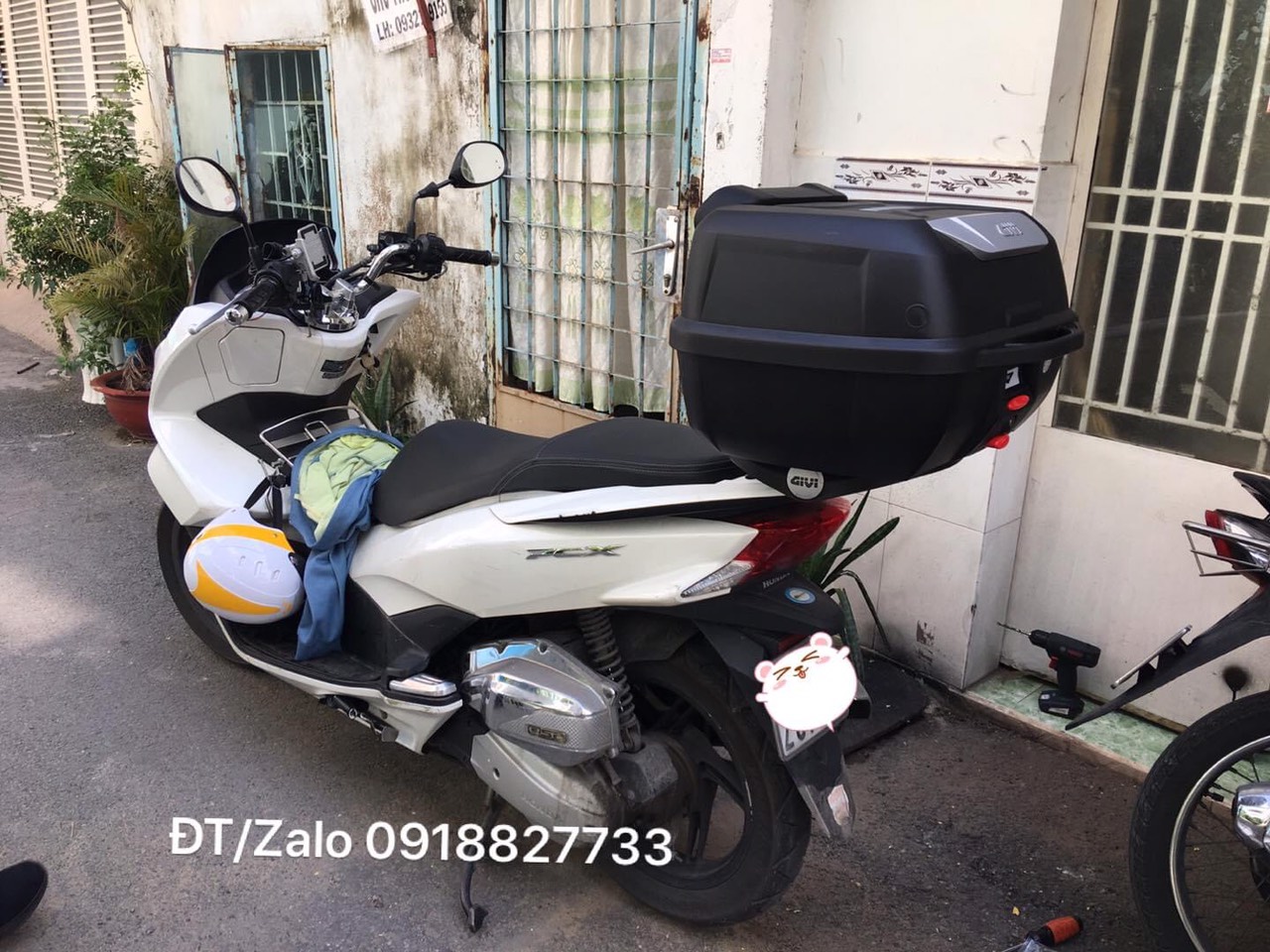 [HCM]Combo thùng xe PCX, thùng Givi E43NTL, SRVPCX gối tựa lưng BE43N, chính hãng Givi, bảo hành 2 năm