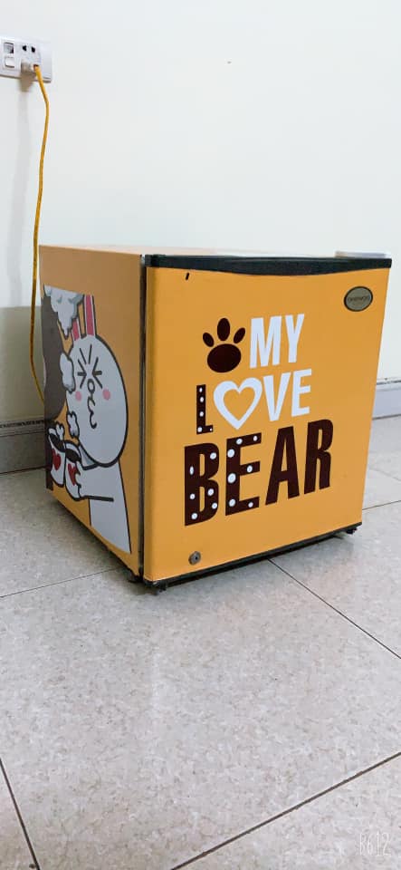 Miếng dán tủ lạnh mini gấu Cony và Brown - decal dán tủ lạnh 90l và 50l