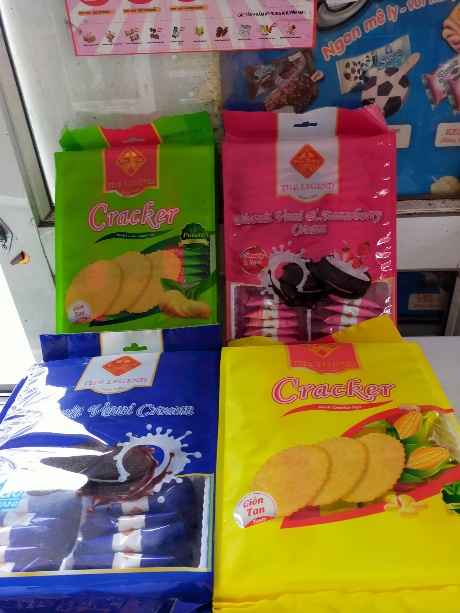 Bánh kẹp kem dâu, socola, ngô, khoai Tây